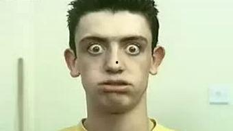 成人搞笑变脸视频,瞬间颠覆你的认知