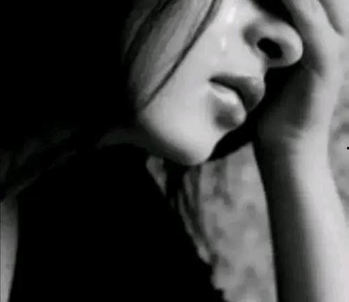 伤感视频图案成人女,伤感视频中的成人女生情感演绎