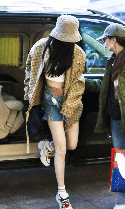 成人遮肚脐美观视频,遮肚脐的时尚穿搭秘诀