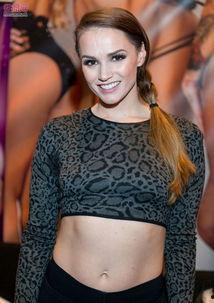 外国模特成人不笑图片视频,揭秘外国模特成人不笑的神秘面纱