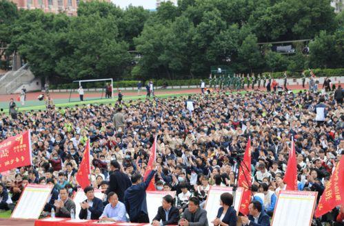 都安高中成人礼视频,都安高中成人礼，见证少年蜕变