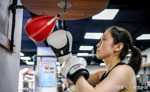 拳击女孩成人训练图片视频,成人训练的激情与力量展现