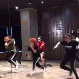 成人边唱边跳教学视频,轻松学会成人边唱边跳技巧