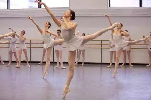 独舞俏皮成人舞蹈视频大全,成人舞蹈视频大全魅力展现