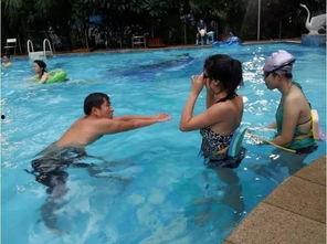 成人游泳奇葩视频大全集,盘点那些让人捧腹的成人游泳奇葩瞬间