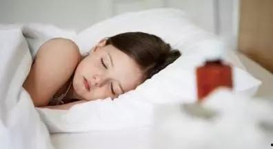 成人睡觉摸脑袋好吗视频,揭秘成人睡觉摸脑袋的利弊与科学依据