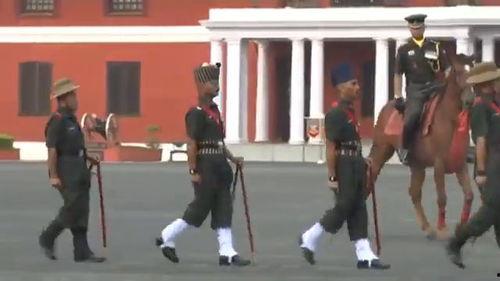 印度成人走正步视频播放,整齐划一，展现军威风采