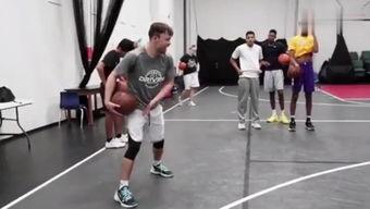 成人活动热身训练视频,跟随视频轻松启动您的活力一天