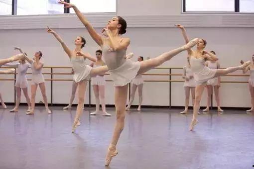 舞蹈成人专用花棍视频,成人舞蹈魅力绽放