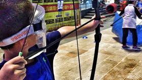 成人弓箭怎么打视频,成人弓箭射击技巧视频解析