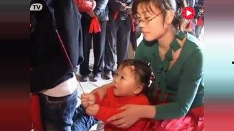 少儿给成人伴舞视频,少儿与成人共舞的温馨瞬间