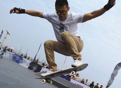 成人可爱滑板视频教程,跟随可爱滑板教程，解锁滑板新技能