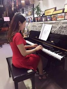 成人钢琴培训视频,跟随视频轻松掌握成人钢琴演奏技巧